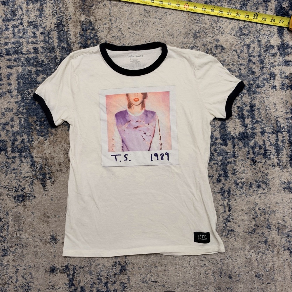 Taylor Swift 1989 World Tour Concert Promo Ringer Pop Music Shirt Large Fits Sm.
